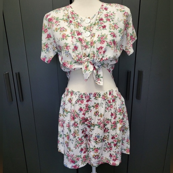 Vintage 1990s Off the Coast two piece coordinated top and shorts set - Picture 4 of 8